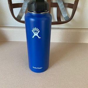 Hydro Flask 40 oz wide lid mug with straw